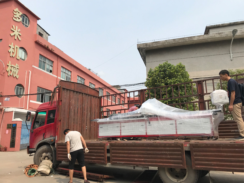 家具方管熱熔機(jī)床，專車發(fā)往山海